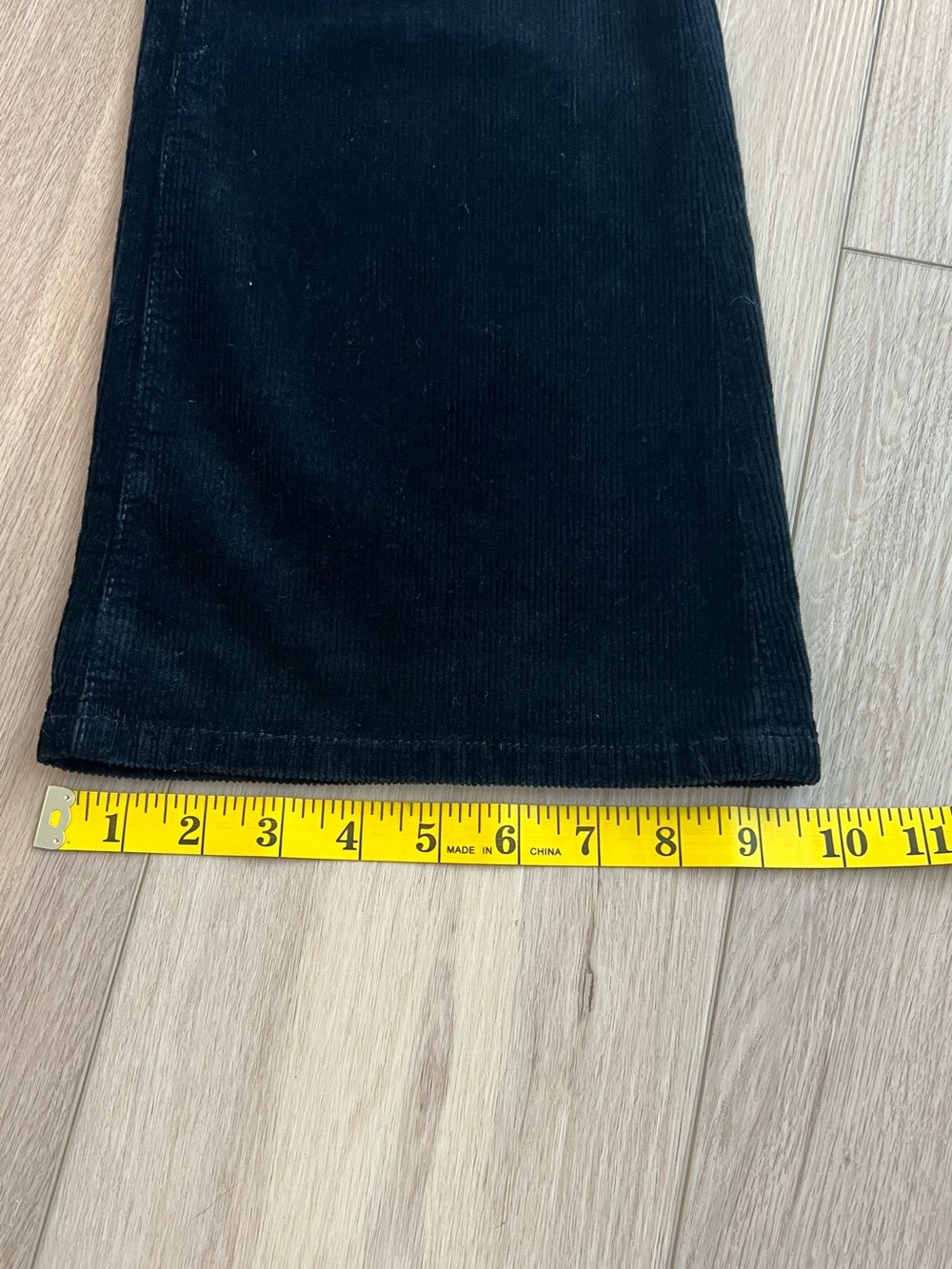 Pilcro Black Boot Cut Corduroy. Size 28 - Picture 8 of 8